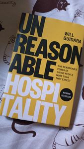 Hospitalidad Irrazonable de Will Guidara, libro en tapa blanda, éxito de ventas para adultos - Product Image 3