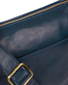 Bolso Bandolera de Cuero Azul Genuino Moderno para Mujer, Diseño Minimalista con Correa Ajustable, Suministro del Fabricante - Product Image 3