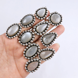 Anillos al por mayor para mujer, de piedra lunar gris, ajustables, estilo vintage, chapados en latón, joyería artesanal cristiana con gemas, a granel - Product Image 1