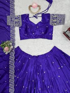 Lehenga Choli de Seda Vichitra Morada con Bordado de Lentejuelas y Hilos, Traje Tradicional para Bodas y Fiestas para Mujeres - Product Image 5