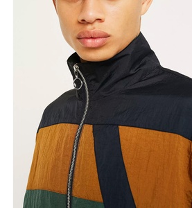 เสื้อแจ็คเก็ตกันลมสำหรับผู้ชาย เสื้อแจ็คเก็ตเดินป่า ระบายอากาศ กันน้ำ น้ำหนักเบา กันลม มีฮู้ด พร้อมโลโก้แบบกำหนดเอง - Product Image 5