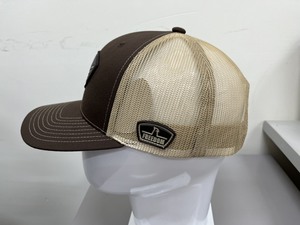 Casquette de camionneur en maille marron/kaki avec patch logo brodé, 6 panneaux, réglable, unisexe, décontractée - Product Image 2