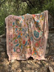 Colcha Suzani Bordada a Mano, Tamaño King, Cubrecama de Algodón, Colcha Tradicional Uzbeka Suzani con Parches Florales, Ropa de Cama Bohemia Hecha a Mano - Product Image 4