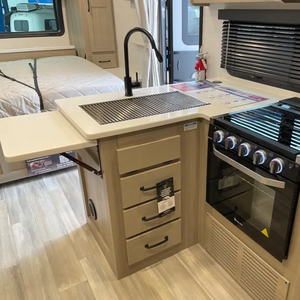 Casa Rodante de Lujo Moderna en Contenedor de Acero, Casa Móvil Tipo Camper con Cocina, Baño y Espacio para Dormir - Product Image 3