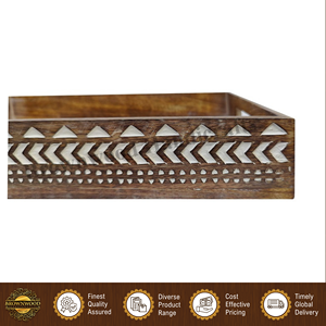 Plateau en bois de manguier massif sculpté à la main |   Plateau de service rectangulaire en bois au design élégant avec poignées pour la maison et la restauration - Product Image 4