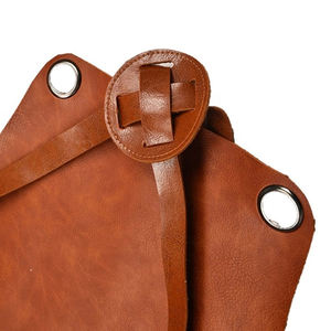 Delantal de Barbero de Cuero con Logotipo Personalizado y Bolsillo para Salón - Product Image 3