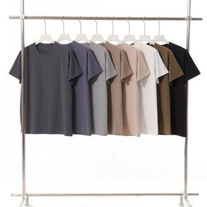 เสื้อยืดผู้ชาย คอตตอน 100% แขนสั้น คอกลม ทรงปกติ สีพื้น ผ้าเจอร์ซีย์ถัก ระบายอากาศได้ดี - Product Image 1