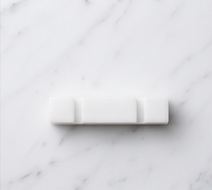 Repose-cuillère en céramique à motif marbre blanc, support rectangulaire pour couverts, pour utilisation sur table de cuisine - Product Image 1