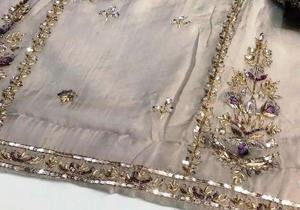 Vêtements indiens et pakistanais de créateurs modernes, non cousus, brodés à la main, magnifiques ensembles de soirée, mode traditionnelle avant-gardiste - Product Image 2