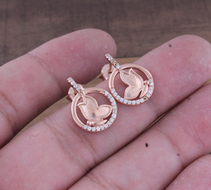 Boucles d'oreilles fantaisie plaquées or rose, design de créateur, en zircone cubique de luxe 925, forme unique, bijoux de mode pour femmes, vente en gros - Product Image 2