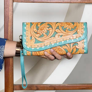 Portefeuille de luxe pour femme en cuir véritable orné de motifs floraux turquoise, pochette à main élégante avec porte-cartes intégré - Product Image 3