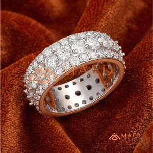 Bague Éternité Triple Rangée Sertie de Pierres en Argent Sterling 925 – Bague Statement à Coupe Ronde, Alliance Multi-Rangée en Argent Sterling - Product Image 1