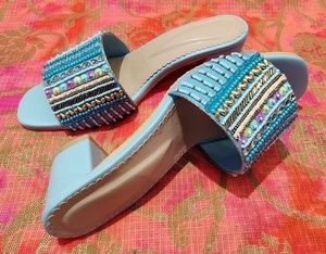 Sandales à enfiler tendance et modernes, ornées de perles cerises, pour femme, décontractées, à porter toute la journée en été - Product Image 1