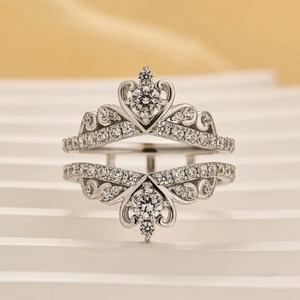Anneau de mariage et de fiançailles de qualité supérieure en moissanite 925, forme couronne, en argent sterling plaqué or jaune et or blanc. - Product Image 3