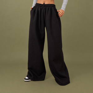 Pantalon de jogging noir ample pour femme, personnalisé en polyester et coton, coupe oversize, qualité supérieure OEM - Product Image 3