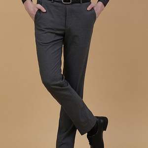กางเกงสูทผู้ชายผ้าฝ้ายแท้ 100% รุ่นใหม่สำหรับฤดูใบไม้ผลิและฤดูใบไม้ร่วง ดีไซน์หลวมใส่สบาย แฟชั่นอเนกประสงค์สำหรับวัยกลางคน รับผลิตแบบ OEM ODM - Product Image 2