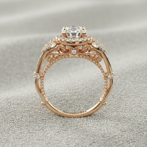 แหวนหมั้นชุบทองคำสีกุหลาบสไตล์วินเทจประดับด้วยหินสามเม็ดพร้อมใบรับรอง - Product Image 4