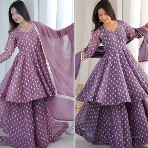 Conjunto de traje de tres piezas para mujer de Asia del Sur, con top de jacquard de seda de textura gruesa y elegante, pantalón palazzo acampanado y dupatta con borde de encaje, cosido, en stock. - Product Image 1