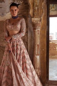 Lehenga Choli, Traje Tradicional Indio para Bodas, Bellamente Diseñado con Lentejuelas, para Ocasiones y Eventos Especiales para Mujeres - Product Image 4