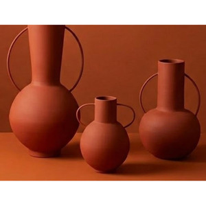 Ensemble de vases à fleurs en terre cuite faits à la main, avec deux poignées en boucle et des corps ronds, pour une décoration intérieure moderne et élégante. - Product Image 5