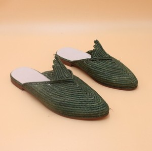 Mules en raphia vert faites à la main : Chaussures d'été écologiques - Product Image 2