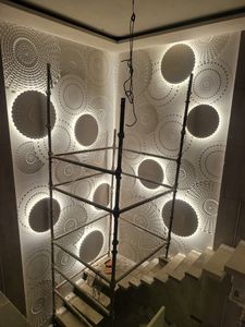 Panneau mural moderne en grès avec motif floral géométrique pour usage extérieur en hôtellerie - Product Image 3