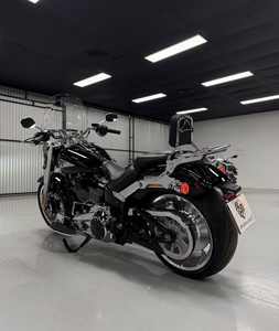 NUEVA Motocicleta Cruiser Americana Fatboys Big V-Twin 2025, Motor de 1923cc y 117 Pulgadas Cúbicas - Product Image 5