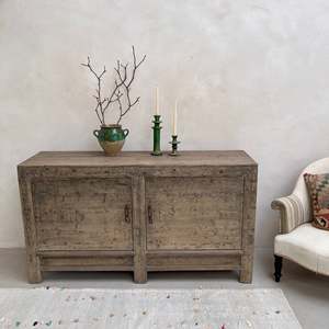 Buffet antique en bois massif d'orme rustique à deux portes, meuble bas de style campagnard vintage pour salon et chambre - Product Image 3
