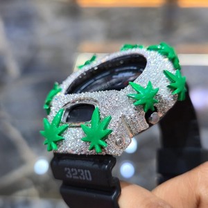 Montre numérique en acier inoxydable avec boîtier rond en moissanite glacée, bracelet en résine, style luxueux, cadeau unisexe - Product Image 2