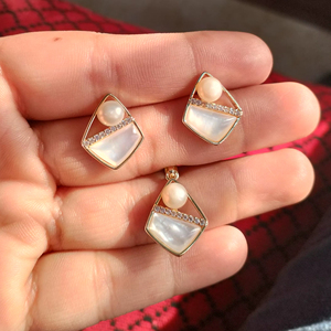 Conjunto de Colgantes Geométricos de Perlas de Agua Dulce, Conjunto de Madreperla, Conjunto de Perlas Chapadas en Oro, Venta al por Mayor - Product Image 5