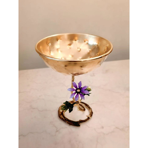 Cuenco de Metal de Alta Resistencia con Textura Martillada, Bañado en Oro de Alta Calidad, con Flores, Hojas y Loros Ara, Cuenco de Servir de Lujo de Diseño - Product Image 5
