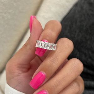 Anillo de boda de eternidad completa con diamantes y esmeraldas de la mejor calidad, cultivados en laboratorio, certificados por IGI, color D E F, claridad VVS VS, en oro, oro rosa y oro blanco. - Product Image 5