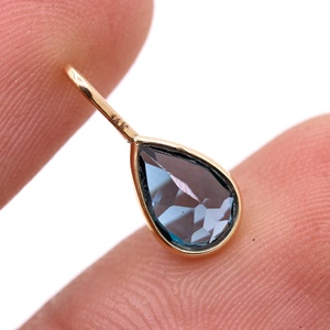 Colgante Solitario de Oro Amarillo Sólido de 14K con Topacio Azul de Londres Natural de Corte Pera y Engaste de Bisel Facetado, Joyería Fina al por Mayor - Product Image 6