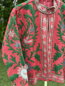 Chaqueta de Bordado Heritage Luxe TNT para Mujer |   Ropa Exterior de Diseño Floral de Algodón Hecha a Mano - Product Image 2
