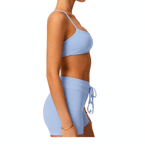 Top corto tipo racerback para mujer, de cintura alta, con logo frontal, transpirable, sin espalda, ajustado, para yoga, con ribete en contraste - Product Image 2