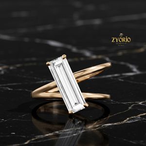 Bague de fiançailles solitaire taille émeraude en or 18 carats, pierre baguette de luxe, bague minimaliste - Product Image 5
