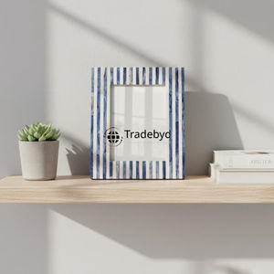 Marco de Fotos con Incrustaciones de Hueso, Diseño Creativo Hecho a Mano, con Acabado Brillante y Logotipo Personalizado - Regalo de Lujo por Tradebyd - Product Image 1