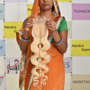 Paquets vierges crus cuticule aligné tissage de cheveux humains couleur naturelle 5*5 blonde Bodywave non traité Temple cheveux humains indiens - Product Image 6