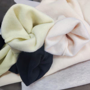 Sweat-shirt à capuche en coton basique - Unisexe, coupe nette, tissu doux pour les tenues décontractées quotidiennes, les trajets ou les looks superposés - Product Image 6