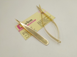 Ensemble de pinces et ciseaux à sourcils de marque privée, qualité supérieure, plaqué or, pour l'épilation du visage et la coupe des sourcils - Product Image 3