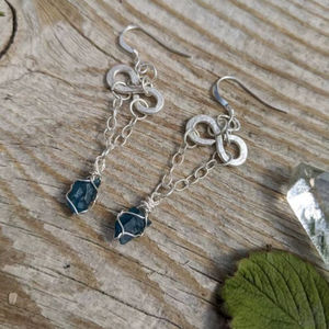 Boucles d'oreilles en apatite bleu foncé, apatite gemme, argent sterling, bijoux faits à la main - Product Image 1