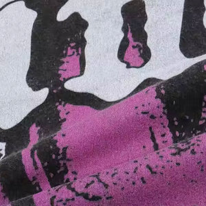 Camiseta Negra de Corte Regular para Hombre, con Detalle Rosa en la Parte Delantera, Manga Corta, Cuello Redondo, Transpirable, Estilo Urbano, de Algodón Jersey Ecológico - Product Image 6
