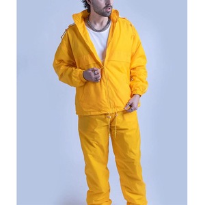 Ensemble survêtement jaune personnalisé pour homme avec logo, veste coupe-vent et pantalon, vente en gros - Product Image 5