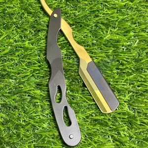 Navaja de Afeitar Profesional de Acero Inoxidable con Bloqueo Oscilante, Color Negro y Dorado, para Barba y Bigote - Product Image 4