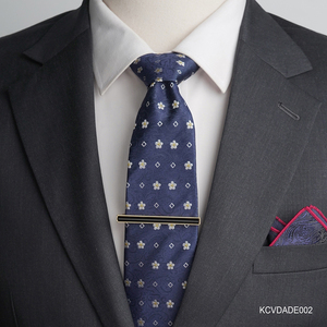 Pinza de Corbata para Hombre con Cuarzo Ahumado y Baño de Oro de 18K, Piedra de Feng Shui – KCVDADE002 |   Colección Tinh Vu |   Hecho en Vietnam - Product Image 3