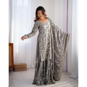 Vêtements de fête pour femmes ensemble de haut fantaisie Sharara avec Dupatta comprend un bas supérieur et un tissu de couverture - Product Image 4