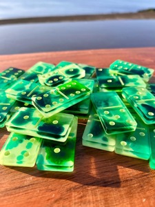Jeu de dominos personnalisé de luxe Doble 9 6, sublimation, transparent, vert, coloré, double couche, en résine - Product Image 3