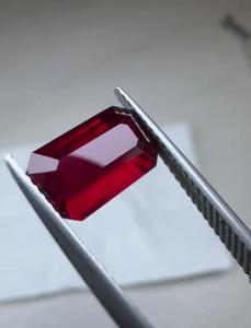 Rubis Rouge Sang de Pigeon Naturel Non Thermique, Taille Émeraude Allongée, Pur et Facetté, 3.00 CT, 10.49x6.58x4.11mm, avec GRS - Product Image 2