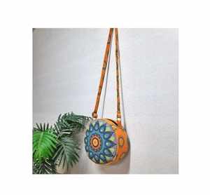 Sac à main de soirée en résine fait main pour femme, pochette de créateur de qualité supérieure, sac de plage en résine pour femme, disponible à prix abordable - Product Image 5