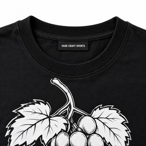 Camiseta de algodón negra de manga corta con cuello redondo y estampado gráfico de uvas para hombre, estilo casual. - Product Image 5